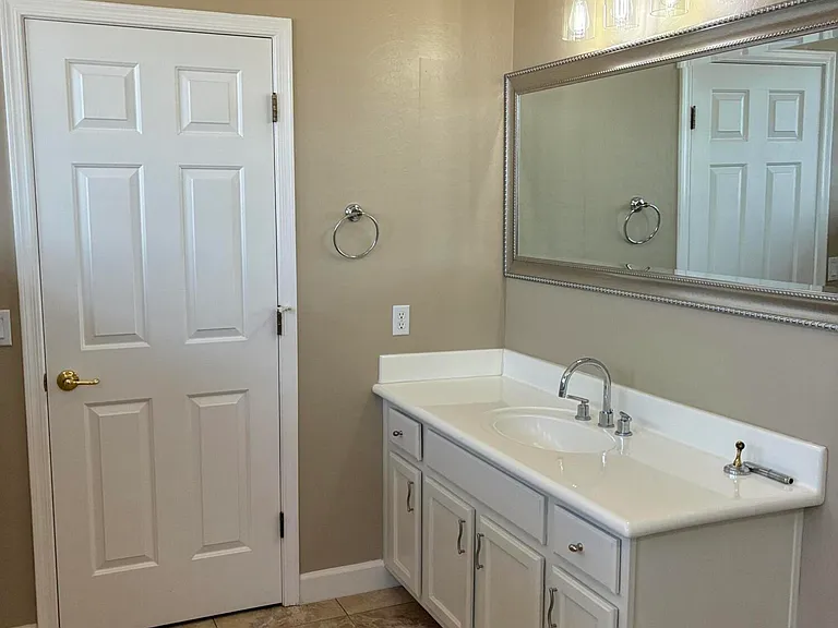 2913 E Tulsa St — Photo 14