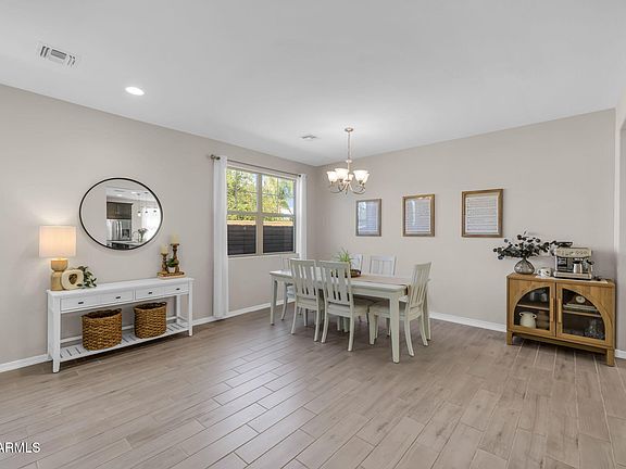 3rd image of 2914 E SUNLAND Avenue