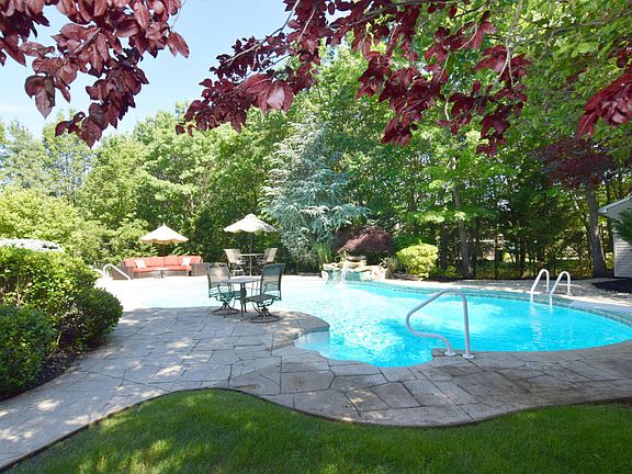 4th image of 2413 Village Green Ct