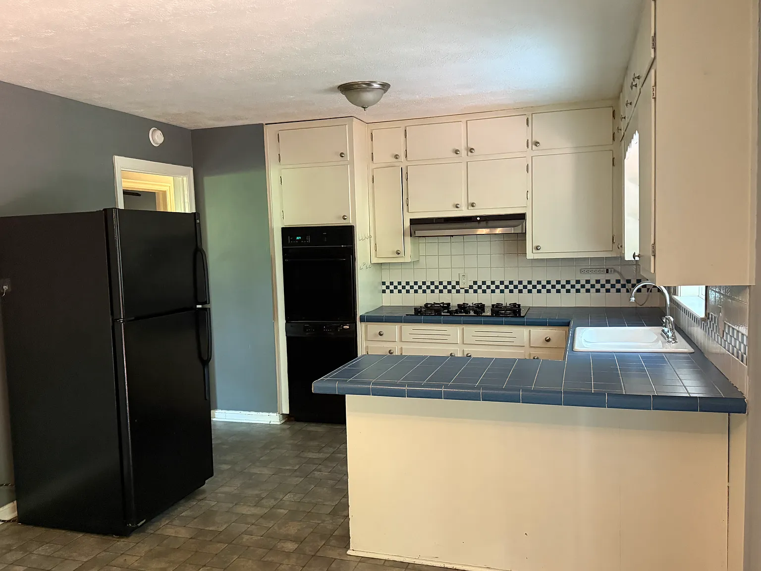 4 bed, 2.5 bath, $2,495 — Photo 3