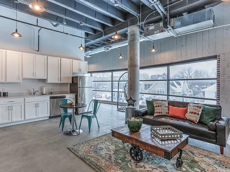 Dahlman Flats — Photo 12