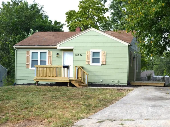 10604 E 28th St S, Independence, MO 64052