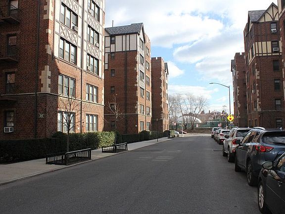 5th image of 6849 Burns St APT F4