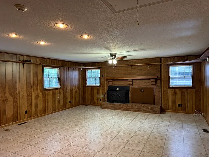 7226 Turnpike Rd — Photo 3