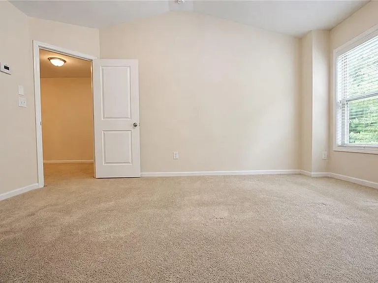 2132 Greencrest Cir — Photo 17