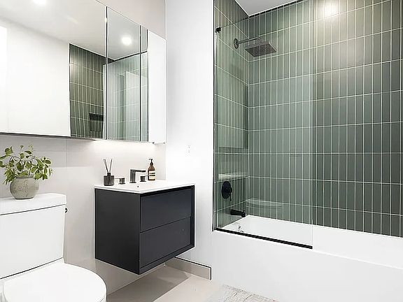 4th image of 527 Grand Ave #904