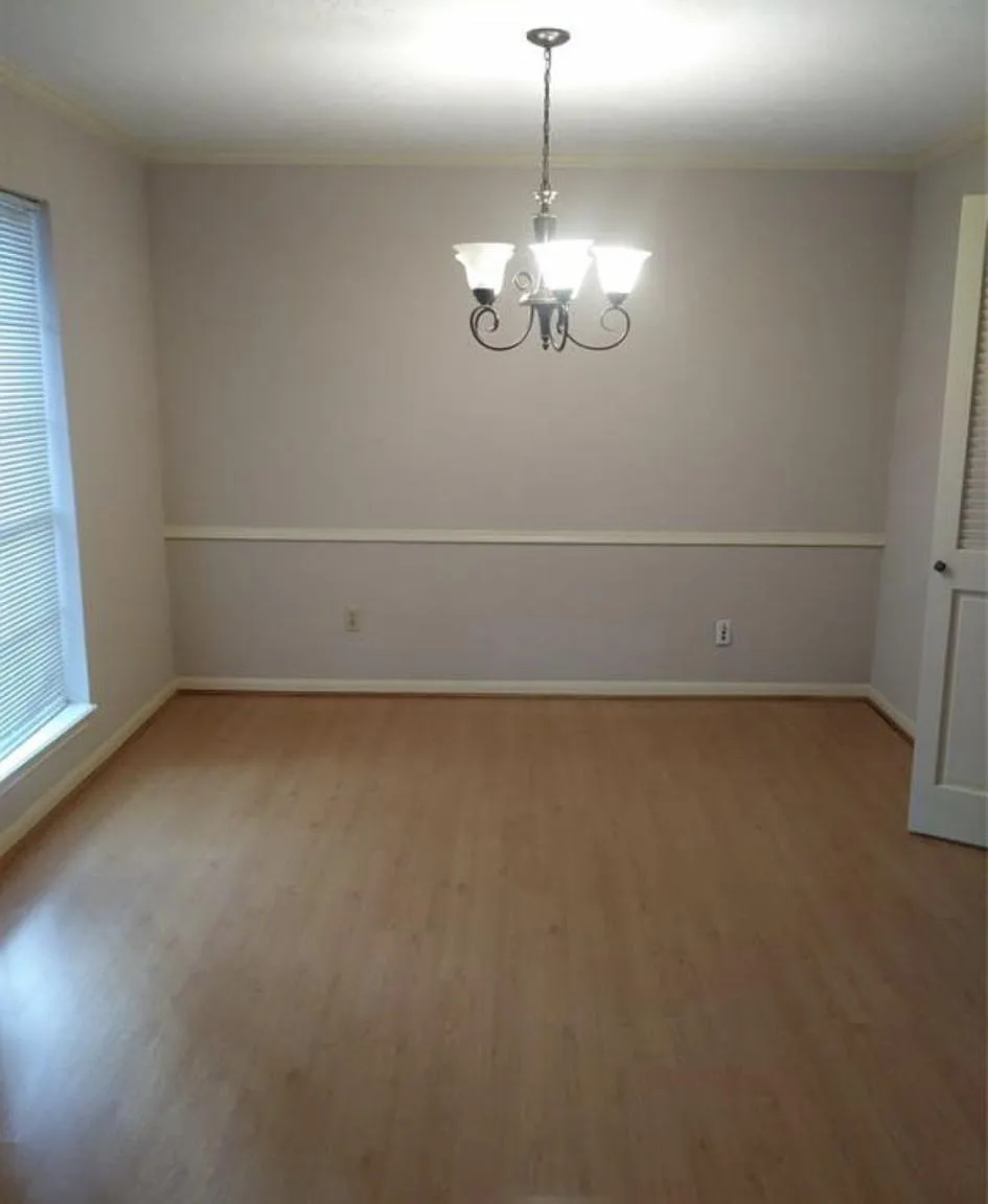 4 bed, 2320 sqft, $2,250 — Photo 3