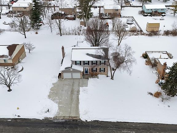 3rd image of 7689 Devonwood Dr