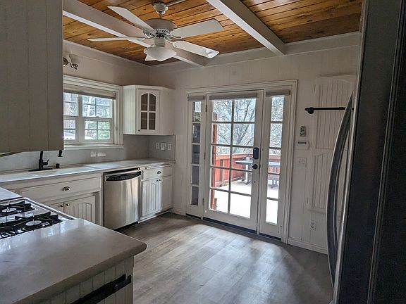 Kitchen - main floor - newer appliances included (fridge, stove, dishwasher)