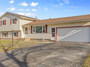 34 Capri Dr, Rochester, NY 14624
