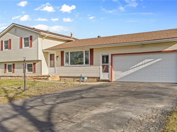 34 Capri Dr, Rochester, NY 14624