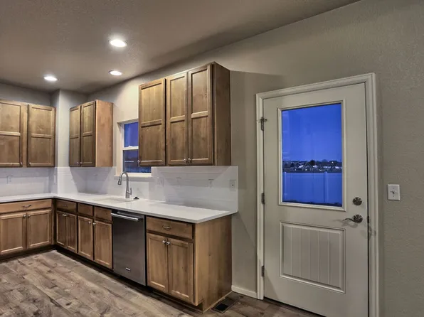 571 Wind River Dr, Windsor, CO 80550