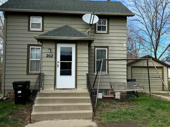 202 W 2nd St, Marion, SD 57043
