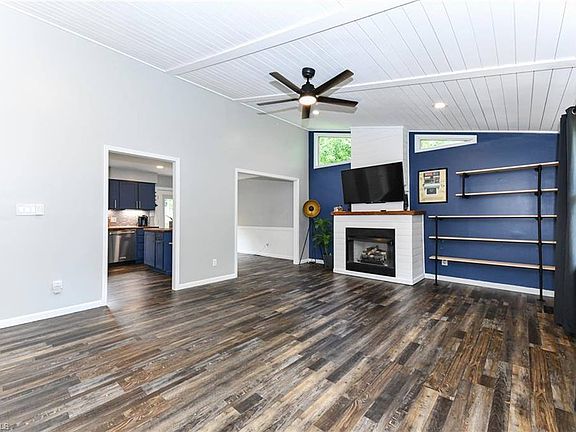 5th image of 808 Holly Hedge Dr