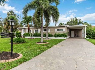 24 Williamsburg Way, Fort Myers, FL 33908