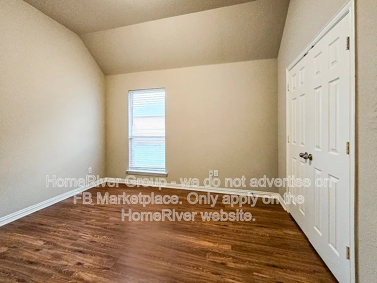 647 E Sandra Ln — Photo 12