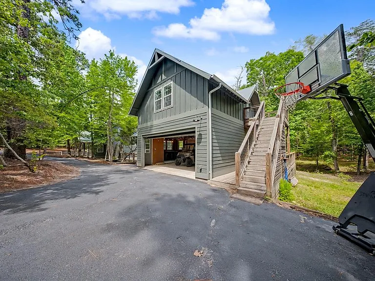 160 Delcrest Dr — Photo 48