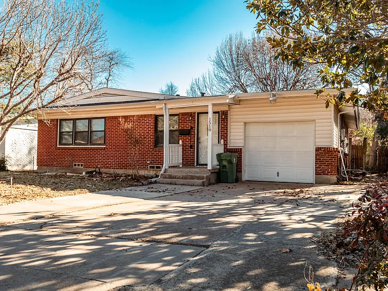 1510 Juanita Dr — Photo 1