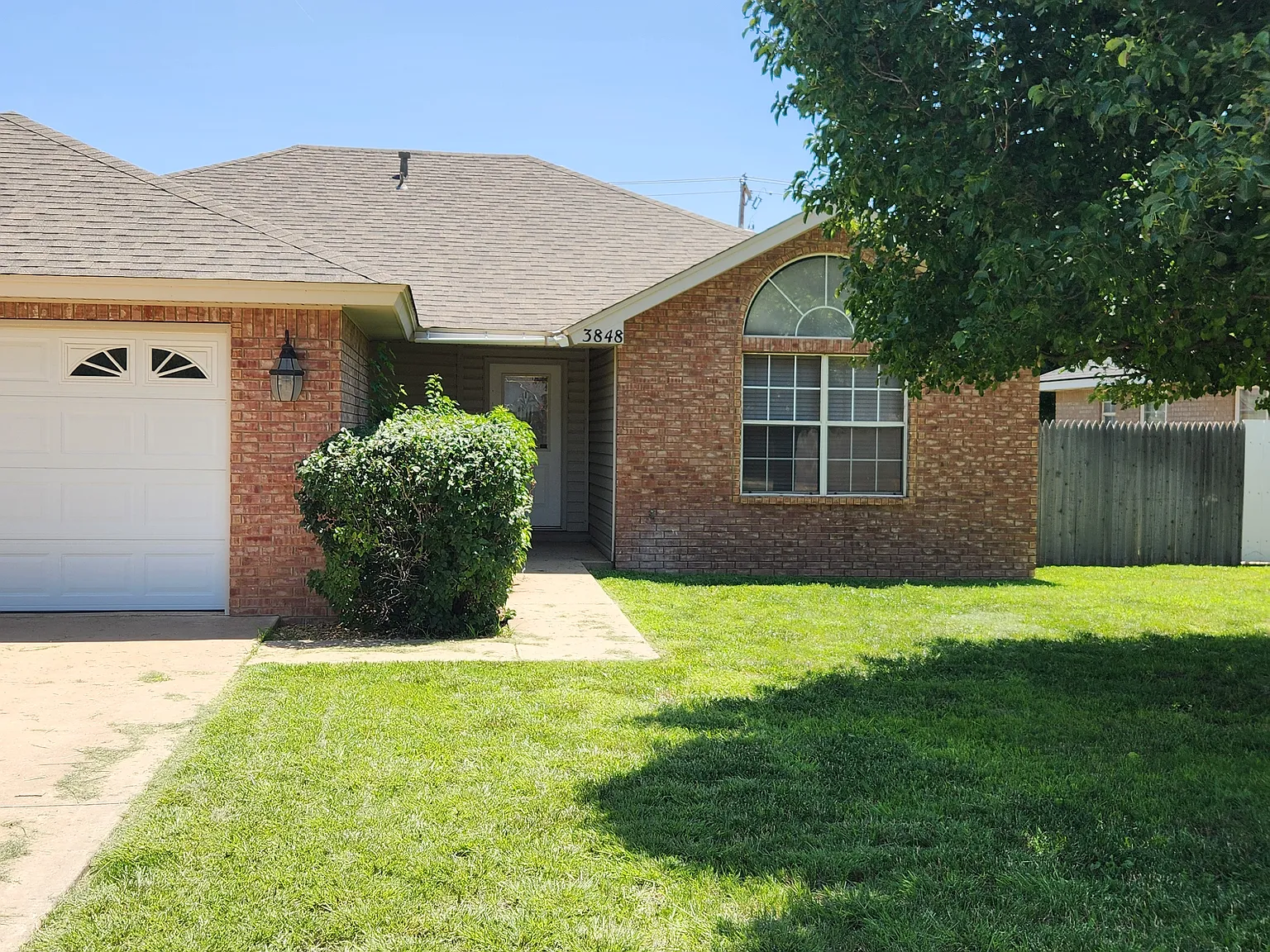 3 bed, 1400 sqft, $1,600 — Photo 1