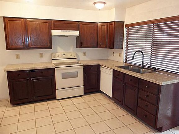 5th image of 3009 Rockett Dr