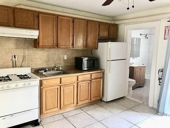 2nd image of 20-33 41st St #2