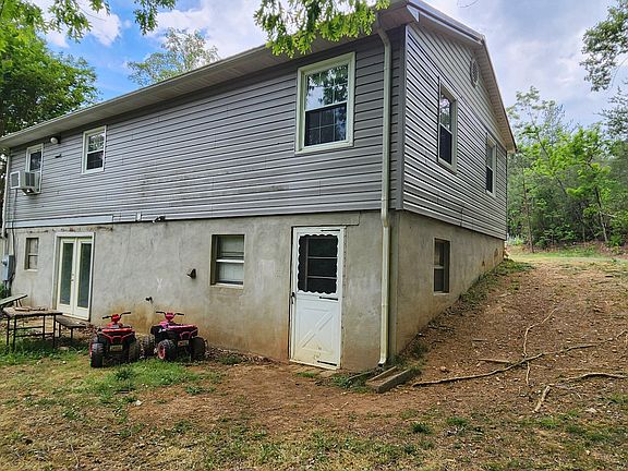 3rd image of 1089 Goose Dam Rd