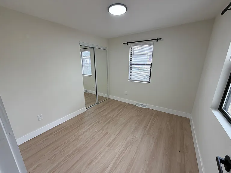 30 Elm St — Photo 11