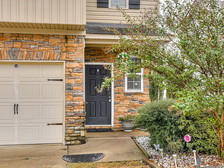 805 Erika Ln — Photo 40