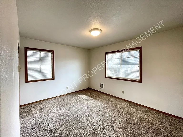 910 N Division Ave #102 — Photo 19