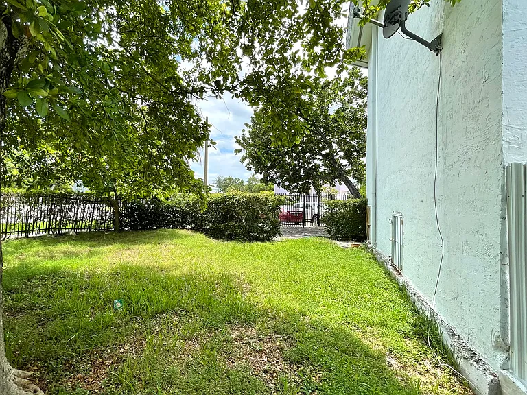 7721 Dunham Blvd #D — Photo 31