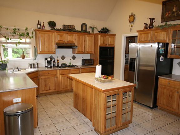5th image of 200 S Redwood Cir