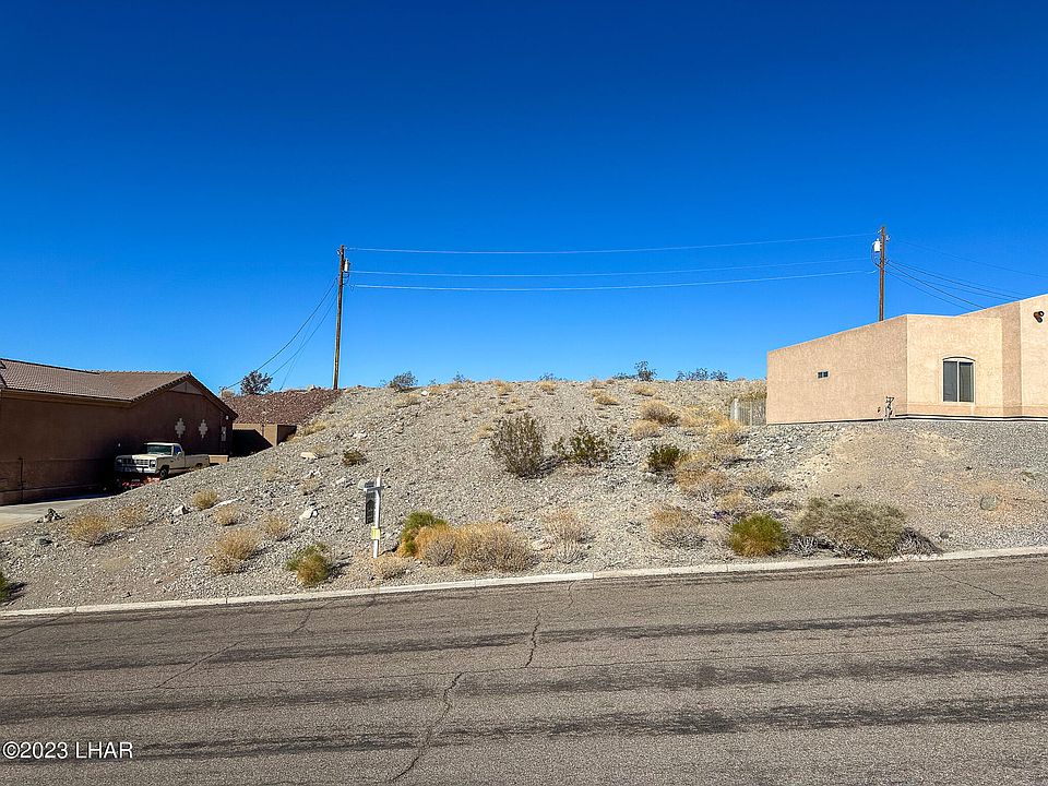 1st image of 3121 Douglas Dr