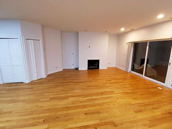 3rd image of 5019 W Lawrence Ave Unit 4E