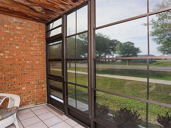 5th image of 211 Airport Ave E #110