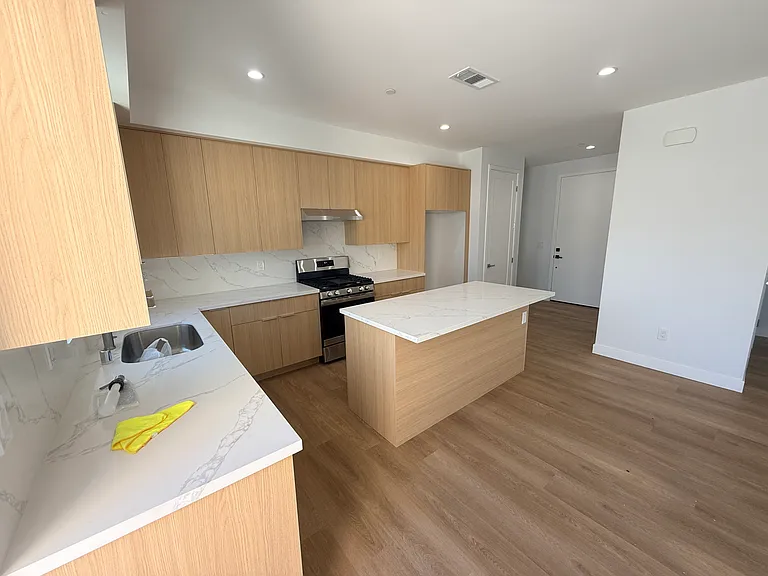 3555 E Green St — Photo 3