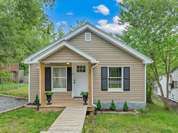 700 Hickory Ave, Pulaski, VA 24301