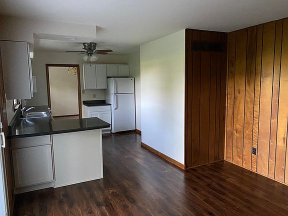 5th image of 305 Somerset Dr