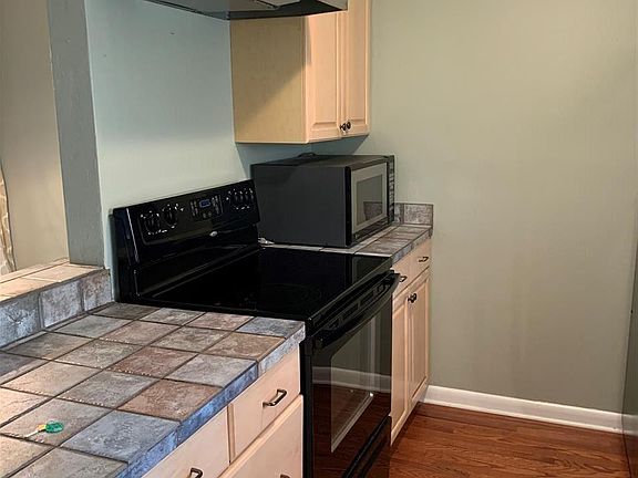 3rd image of 1401 N Pierce St APT 11
