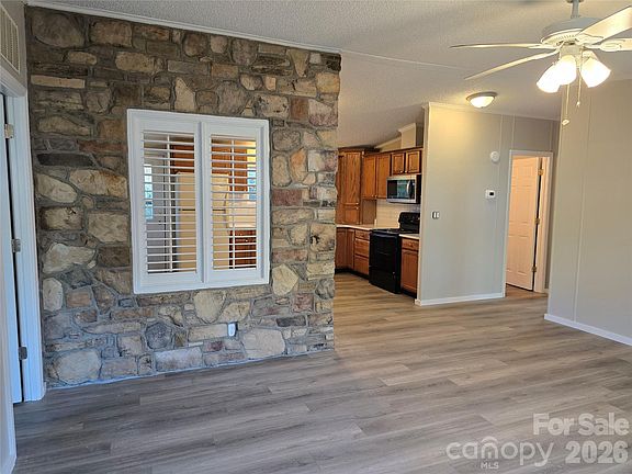 2nd image of 1731 Lakeview Dr