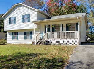 1370 Compton Woods Dr, Loganville, GA 30052