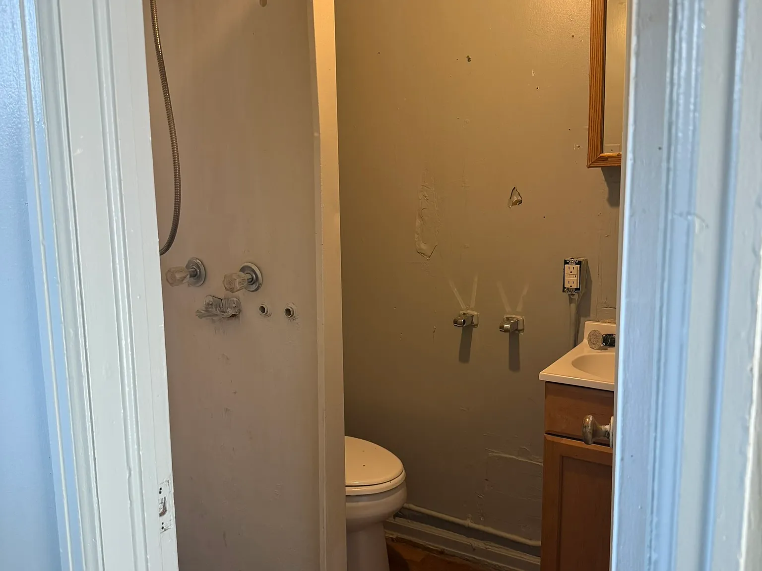 Studio, $900 — Photo 4