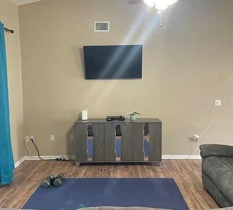 3rd image of 622 Dozier Ave