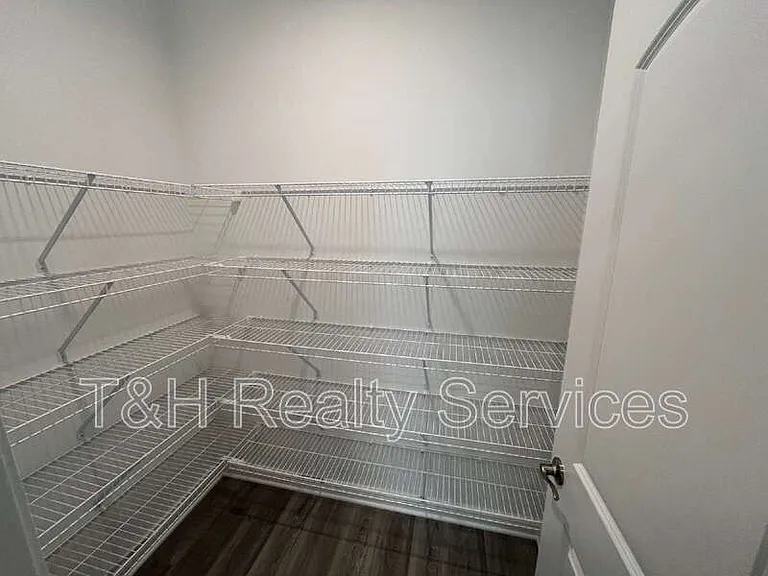 7073 Fowler Dr — Photo 4