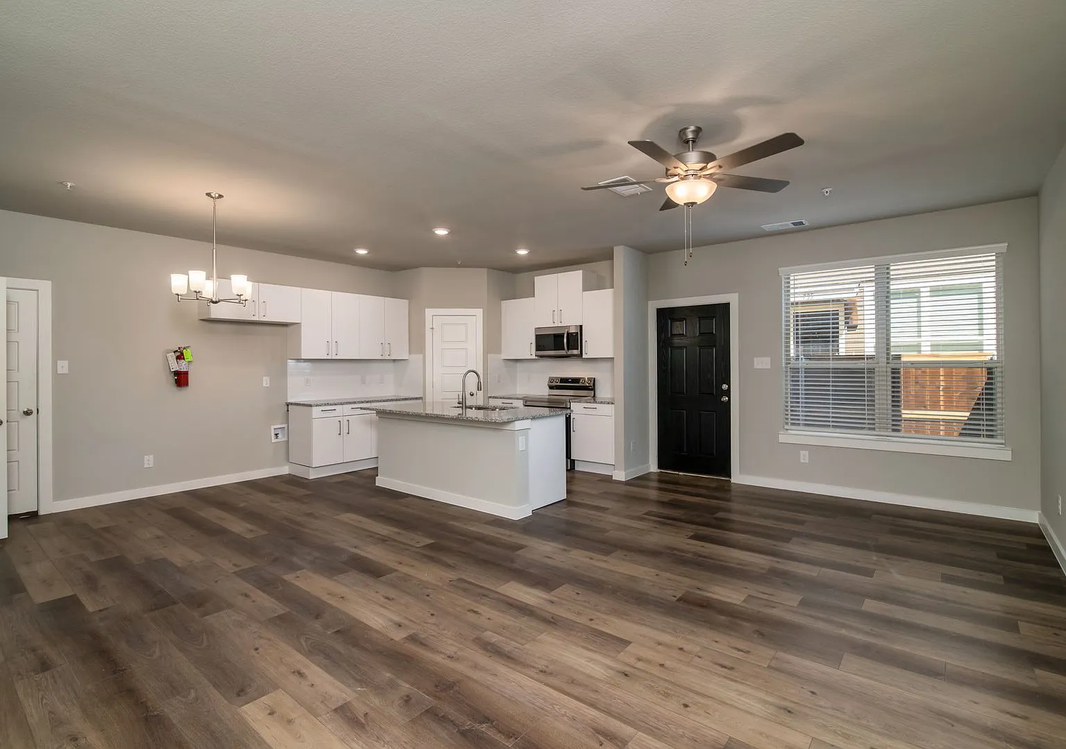 Gorgeous 2 Bedroom Four Plex Located In Midlothian Isd! — Photo 1