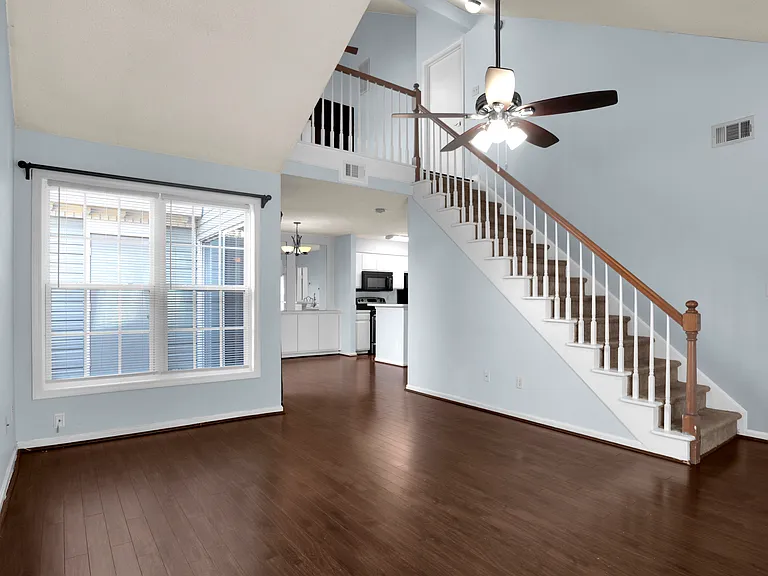 5256 Lake Victoria Arch — Photo 2
