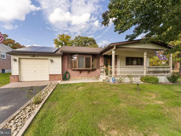 2112 S Bent Ln, Aston, PA 19014