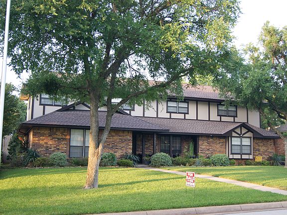2nd image of 1708 Autumn Ln