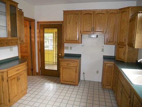 3rd image of 608 S Pine St