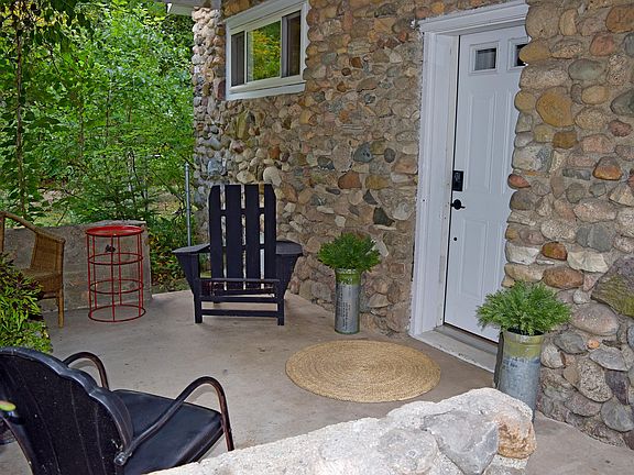 2nd image of 2053 W Park Ln