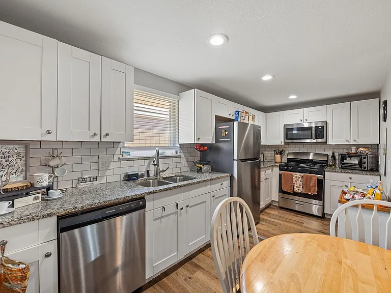 1211 Trimm Ave — Photo 14
